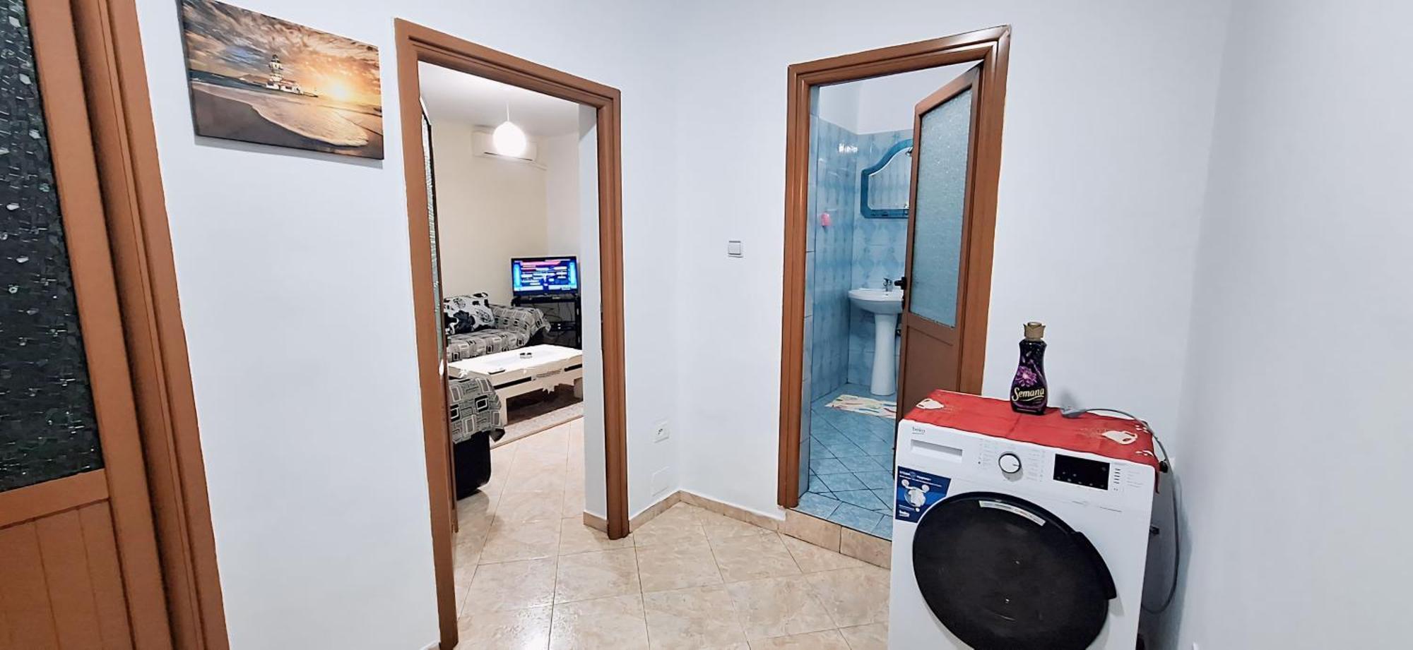Promenade Apartment In City Centre Берат Екстериор снимка