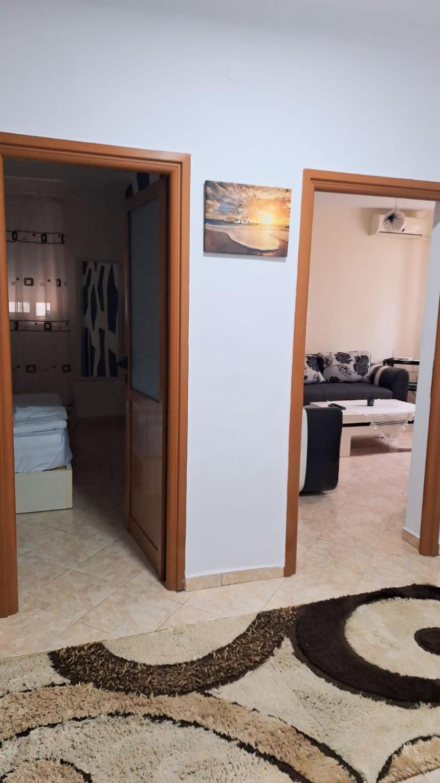 Promenade Apartment In City Centre Берат Екстериор снимка