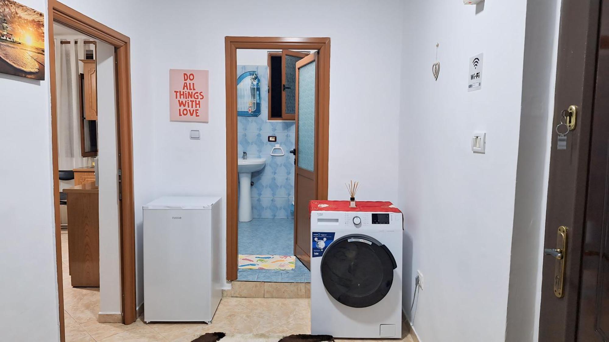 Promenade Apartment In City Centre Берат Екстериор снимка